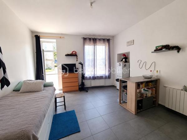 EXCLUSIVITÉ – KILLIAN LE MEUR - BSK IMMOBILIER 

Investissement locatif.
Idéalement située dans le centre de Carhaix (29270).

Immeuble (n°8) d’environ 167m2 comprenant :

• Studio de 28m² déjà loué : 340 €/mois HC – DPE : E
• T1 bis de 33m² déjà loué : 365 €/mois HC – DPE : E
• T3 de 51m² déjà loué : 500 €/mois HC – DPE : E
• T2 bis en duplex de 56m² déjà loué : 450 €/mois HC – DPE : D

Immeuble avec un compteur électrique par appartement et compteur d'eau commun avec des sous-compteurs.

✅ Loyers annuels : 19 860 €
✅ Taxe foncière : 2 028 €
✅ Rentabilité supérieure à 7 %

--- --- --- --- --- --- --- --- --- --- --- --- --- --- --- --- --- --- --- --- 
⭐ACCOMPAGNEMENT SUR MESURE
Vous souhaitez vendre votre bien ?
Contactez-moi. Evaluation OFFERTE sous 48h !

⭐VENTE IMMOBILIÈRE – Finistère Sud
Échangeons sur votre projet pour définir la meilleure stratégie de vente.

⭐APPORTEURS D'AFFAIRES
Vous connaissez quelqu'un qui souhaite vendre ?
Contactez-moi. Rémunération attractive !
--- --- --- --- --- --- --- --- --- --- --- --- --- --- --- --- --- --- --- ---