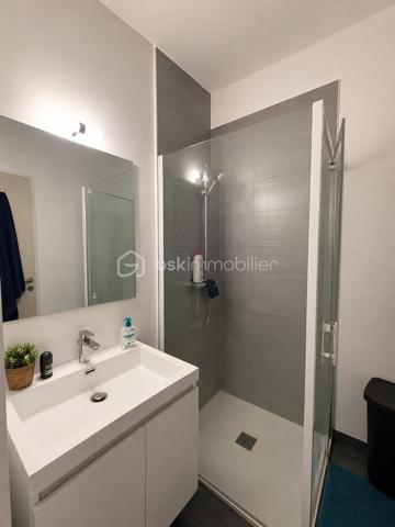 EXCLUSIVITÉ – KILLIAN LE MEUR - BSK IMMOBILIER 

Investissement locatif.
Idéalement située dans le centre de Carhaix (29270).

Immeuble (n°8) d’environ 167m2 comprenant :

• Studio de 28m² déjà loué : 340 €/mois HC – DPE : E
• T1 bis de 33m² déjà loué : 365 €/mois HC – DPE : E
• T3 de 51m² déjà loué : 500 €/mois HC – DPE : E
• T2 bis en duplex de 56m² déjà loué : 450 €/mois HC – DPE : D

Immeuble avec un compteur électrique par appartement et compteur d'eau commun avec des sous-compteurs.

✅ Loyers annuels : 19 860 €
✅ Taxe foncière : 2 028 €
✅ Rentabilité supérieure à 7 %

--- --- --- --- --- --- --- --- --- --- --- --- --- --- --- --- --- --- --- --- 
⭐ACCOMPAGNEMENT SUR MESURE
Vous souhaitez vendre votre bien ?
Contactez-moi. Evaluation OFFERTE sous 48h !

⭐VENTE IMMOBILIÈRE – Finistère Sud
Échangeons sur votre projet pour définir la meilleure stratégie de vente.

⭐APPORTEURS D'AFFAIRES
Vous connaissez quelqu'un qui souhaite vendre ?
Contactez-moi. Rémunération attractive !
--- --- --- --- --- --- --- --- --- --- --- --- --- --- --- --- --- --- --- ---