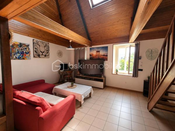 EXCLUSIVITÉ – KILLIAN LE MEUR - BSK IMMOBILIER 

Investissement locatif.
Idéalement située dans le centre de Carhaix (29270).

Immeuble (n°8) d’environ 167m2 comprenant :

• Studio de 28m² déjà loué : 340 €/mois HC – DPE : E
• T1 bis de 33m² déjà loué : 365 €/mois HC – DPE : E
• T3 de 51m² déjà loué : 500 €/mois HC – DPE : E
• T2 bis en duplex de 56m² déjà loué : 450 €/mois HC – DPE : D

Immeuble avec un compteur électrique par appartement et compteur d'eau commun avec des sous-compteurs.

✅ Loyers annuels : 19 860 €
✅ Taxe foncière : 2 028 €
✅ Rentabilité supérieure à 7 %

--- --- --- --- --- --- --- --- --- --- --- --- --- --- --- --- --- --- --- --- 
⭐ACCOMPAGNEMENT SUR MESURE
Vous souhaitez vendre votre bien ?
Contactez-moi. Evaluation OFFERTE sous 48h !

⭐VENTE IMMOBILIÈRE – Finistère Sud
Échangeons sur votre projet pour définir la meilleure stratégie de vente.

⭐APPORTEURS D'AFFAIRES
Vous connaissez quelqu'un qui souhaite vendre ?
Contactez-moi. Rémunération attractive !
--- --- --- --- --- --- --- --- --- --- --- --- --- --- --- --- --- --- --- ---