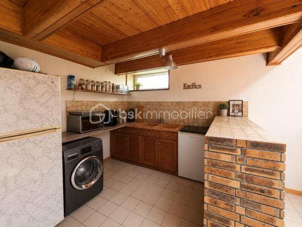 EXCLUSIVITÉ – KILLIAN LE MEUR - BSK IMMOBILIER 

Investissement locatif.
Idéalement située dans le centre de Carhaix (29270).

Immeuble (n°8) d’environ 167m2 comprenant :

• Studio de 28m² déjà loué : 340 €/mois HC – DPE : E
• T1 bis de 33m² déjà loué : 365 €/mois HC – DPE : E
• T3 de 51m² déjà loué : 500 €/mois HC – DPE : E
• T2 bis en duplex de 56m² déjà loué : 450 €/mois HC – DPE : D

Immeuble avec un compteur électrique par appartement et compteur d'eau commun avec des sous-compteurs.

✅ Loyers annuels : 19 860 €
✅ Taxe foncière : 2 028 €
✅ Rentabilité supérieure à 7 %

--- --- --- --- --- --- --- --- --- --- --- --- --- --- --- --- --- --- --- --- 
⭐ACCOMPAGNEMENT SUR MESURE
Vous souhaitez vendre votre bien ?
Contactez-moi. Evaluation OFFERTE sous 48h !

⭐VENTE IMMOBILIÈRE – Finistère Sud
Échangeons sur votre projet pour définir la meilleure stratégie de vente.

⭐APPORTEURS D'AFFAIRES
Vous connaissez quelqu'un qui souhaite vendre ?
Contactez-moi. Rémunération attractive !
--- --- --- --- --- --- --- --- --- --- --- --- --- --- --- --- --- --- --- ---