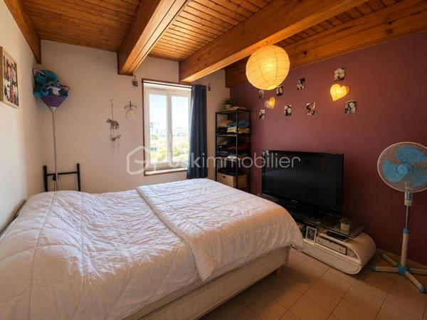 EXCLUSIVITÉ – KILLIAN LE MEUR - BSK IMMOBILIER 

Investissement locatif.
Idéalement située dans le centre de Carhaix (29270).

Immeuble (n°8) d’environ 167m2 comprenant :

• Studio de 28m² déjà loué : 340 €/mois HC – DPE : E
• T1 bis de 33m² déjà loué : 365 €/mois HC – DPE : E
• T3 de 51m² déjà loué : 500 €/mois HC – DPE : E
• T2 bis en duplex de 56m² déjà loué : 450 €/mois HC – DPE : D

Immeuble avec un compteur électrique par appartement et compteur d'eau commun avec des sous-compteurs.

✅ Loyers annuels : 19 860 €
✅ Taxe foncière : 2 028 €
✅ Rentabilité supérieure à 7 %

--- --- --- --- --- --- --- --- --- --- --- --- --- --- --- --- --- --- --- --- 
⭐ACCOMPAGNEMENT SUR MESURE
Vous souhaitez vendre votre bien ?
Contactez-moi. Evaluation OFFERTE sous 48h !

⭐VENTE IMMOBILIÈRE – Finistère Sud
Échangeons sur votre projet pour définir la meilleure stratégie de vente.

⭐APPORTEURS D'AFFAIRES
Vous connaissez quelqu'un qui souhaite vendre ?
Contactez-moi. Rémunération attractive !
--- --- --- --- --- --- --- --- --- --- --- --- --- --- --- --- --- --- --- ---