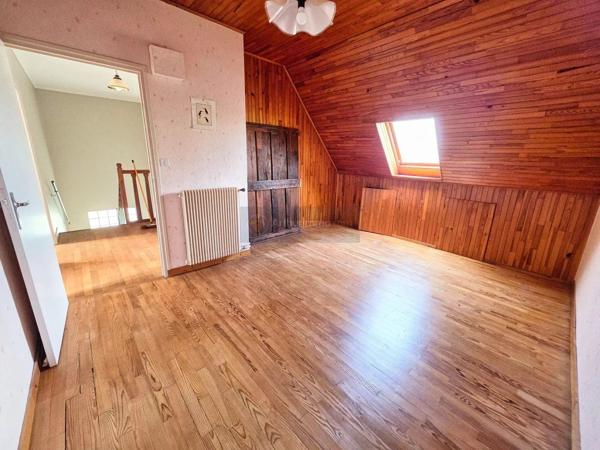 Vente                                                      Maison
                        
                     8 pièces                      136 m2                     à Brest