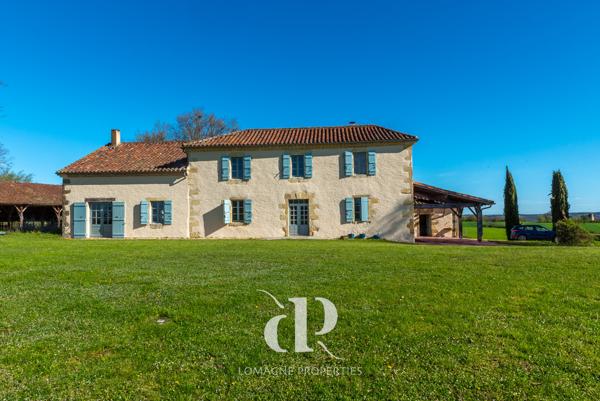 Vic-Fezensac (32190) Ancienne Ferme rénovée avec Goût