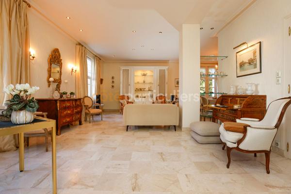 Vente
                Maison bourgeoise236 m² - 8 Pièces -
                    JOUE LES TOURS (37300)