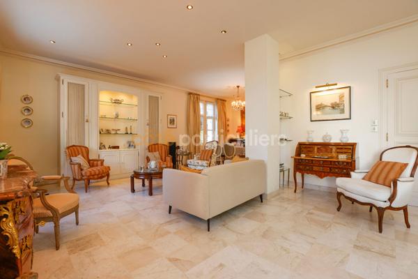 Vente
                Maison bourgeoise236 m² - 8 Pièces -
                    JOUE LES TOURS (37300)