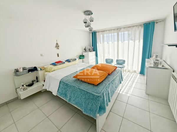 LES PENNES MIRABEAU- EXCLUSIVITE - Double habitation - Maison T4 de 108m2 et appartement T3 de 67m2 sur 1340 m² de terrain avec garage et piscine