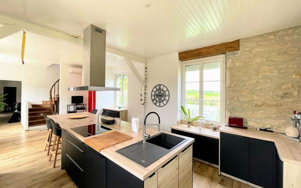 Maison à vendre    5 pièces •  Mées