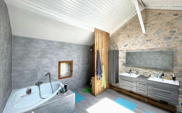 Maison à vendre    5 pièces •  Mées