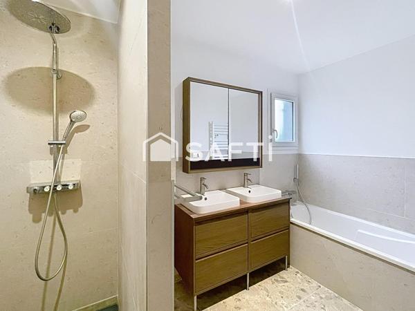 Contemporaine lumineuse aux volumes généreux
