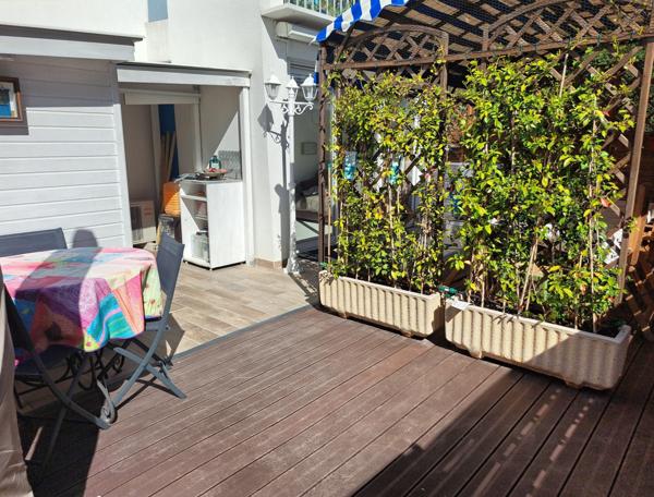 Joli pied à terre avec terrasse-Parking