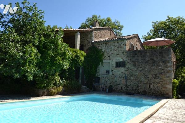 BATISSE EN PIERRE AVEC TERRAIN ATTENANT DE 8806 m²