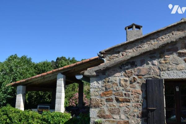 BATISSE EN PIERRE AVEC TERRAIN ATTENANT DE 8806 m²