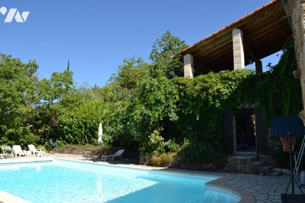 BATISSE EN PIERRE AVEC TERRAIN ATTENANT DE 8806 m²