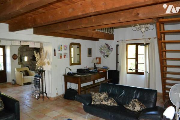 BATISSE EN PIERRE AVEC TERRAIN ATTENANT DE 8806 m²