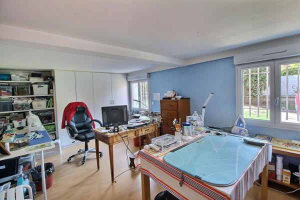 Maison familiale lumineuse 183 m² au sol sur terrain paysagé de 522 m²  avec espace jacuzzi
