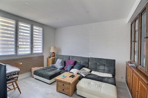 Maison familiale lumineuse 183 m² au sol sur terrain paysagé de 522 m²  avec espace jacuzzi