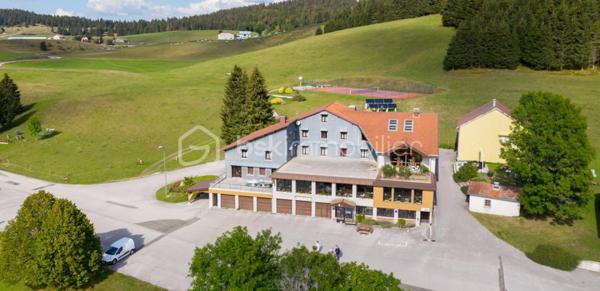 Local commercial de 2 000 m²