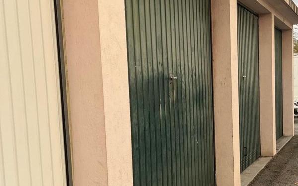 Stationnement à vendre    15 m2 Fréjus
