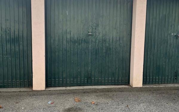 Stationnement à vendre    15 m2 Fréjus