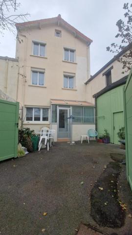 Maison de ville de 98 m2 à CEBAZAT, 4 chambres avec cour