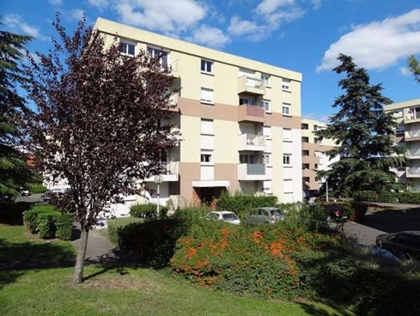 Appartement Clermont Ferrand  T5 avec garage, balcon et cave.