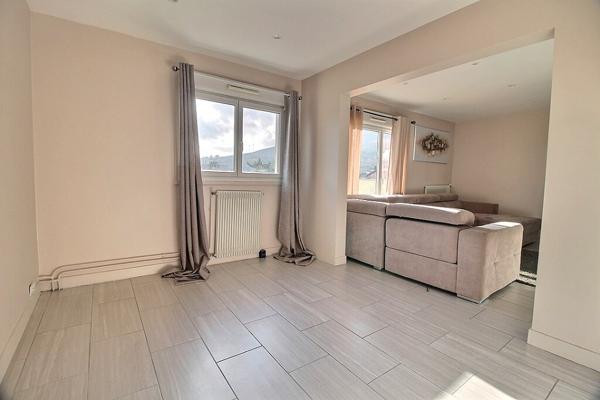 Appartement Clermont Ferrand  T5 avec garage, balcon et cave.