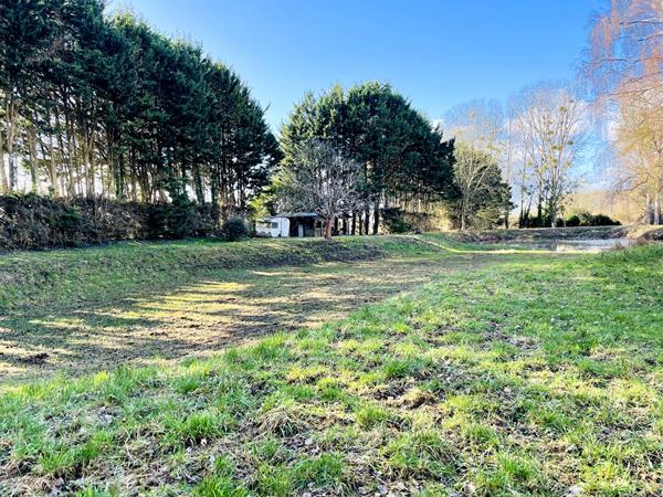 Terrain de loisir avec étang - 7 650 m² de nature [REF. 6857]