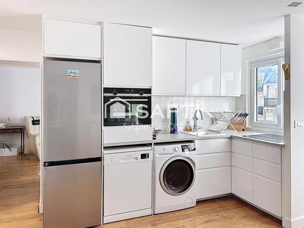 Dernier étage – lumineux – 1 min à pied du métro Barbès, 7 min du square Louis-Michel