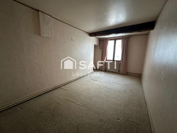 Maison familiale à rénover dans la belle ville de CHINON