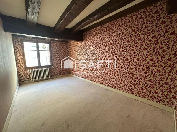 Maison familiale à rénover dans la belle ville de CHINON