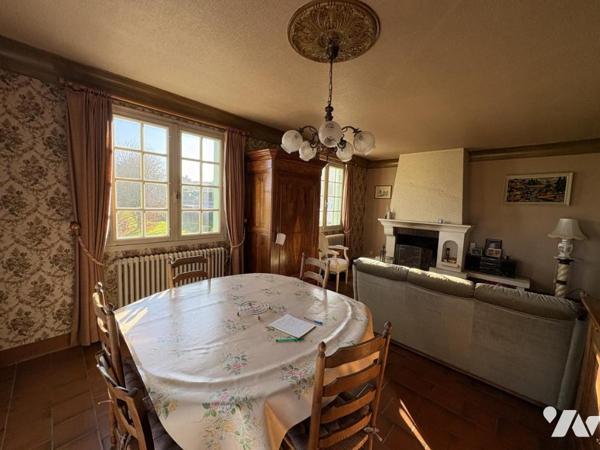 SAINT GELAIS, pavillon sur sous-sol 4 chambres possibilité 5