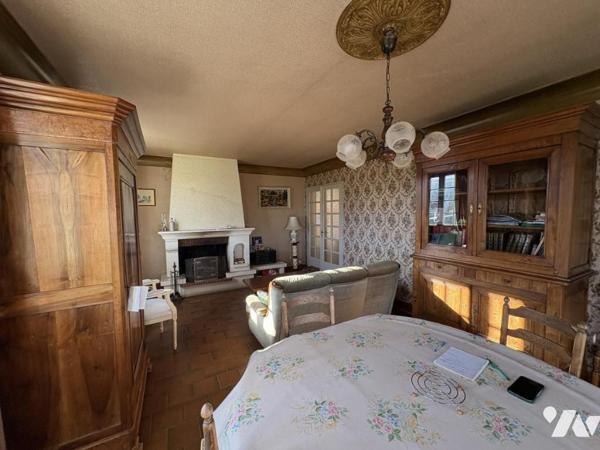 SAINT GELAIS, pavillon sur sous-sol 4 chambres possibilité 5