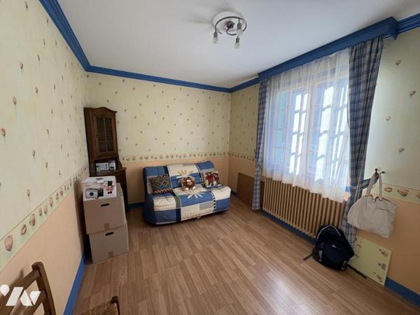 SAINT GELAIS, pavillon sur sous-sol 4 chambres possibilité 5