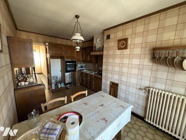 SAINT GELAIS, pavillon sur sous-sol 4 chambres possibilité 5