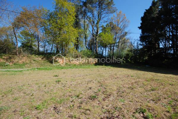 Terrain commercial de 852 m²