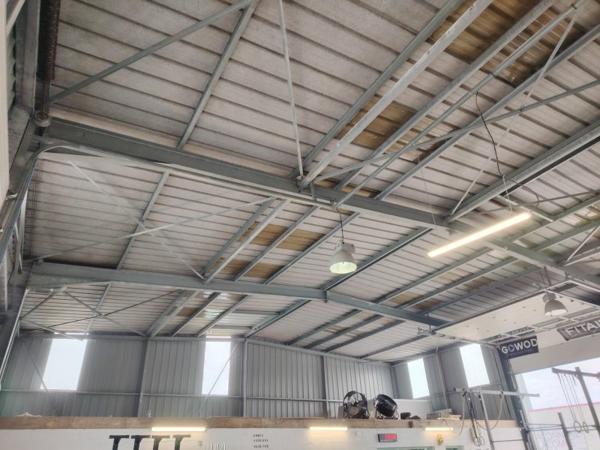 Location / Local Industriel / Bâtiment à Lesneven (29260)