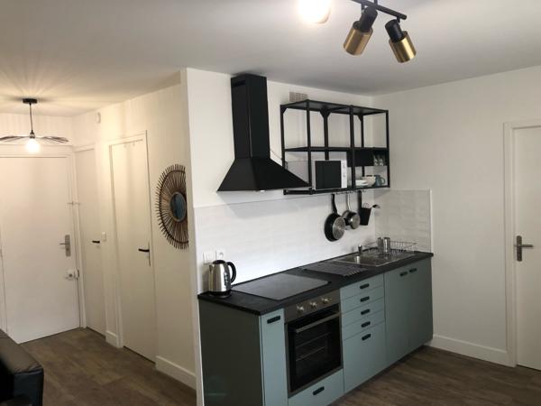 Appartement * 2 Pièces * 44 M² * 44000 Nantes * 725 * 90 * 815,  
Nantes 44000