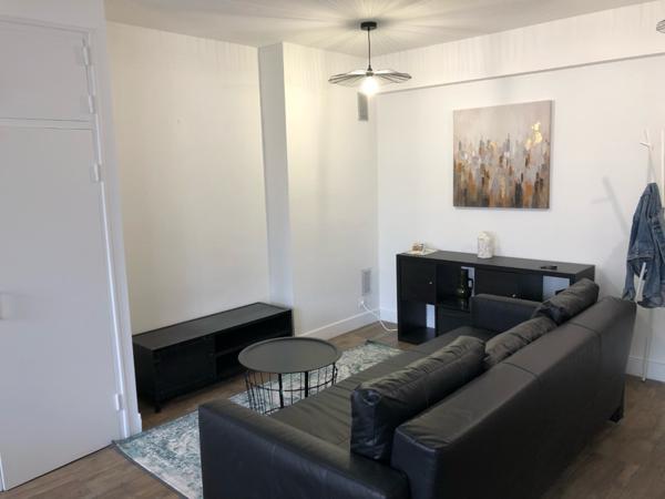 Appartement * 2 Pièces * 44 M² * 44000 Nantes * 725 * 90 * 815,  
Nantes 44000