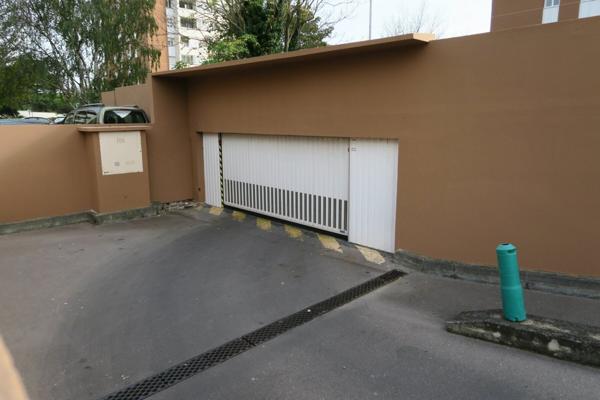 Stationnement à louer    Villeurbanne