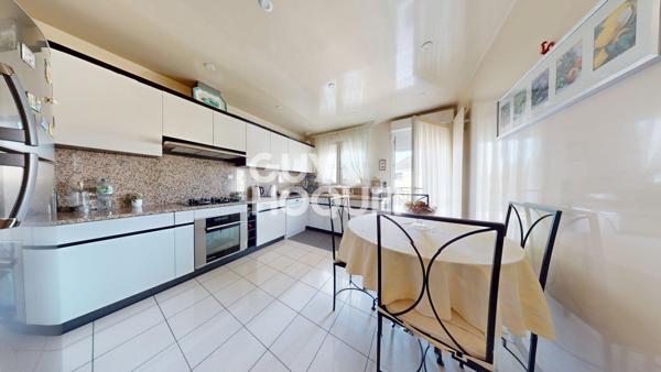 MAISON À VENDRE DE 8 PIÈCES DE 210,00 M²