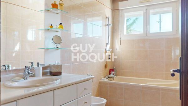 MAISON À VENDRE DE 8 PIÈCES DE 210,00 M²
