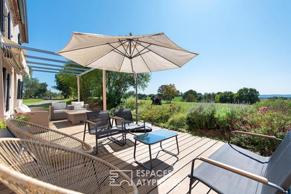 Propriété rénovée avec gîte, salle de réception et vue dégagée sur la campagne tarnaise
