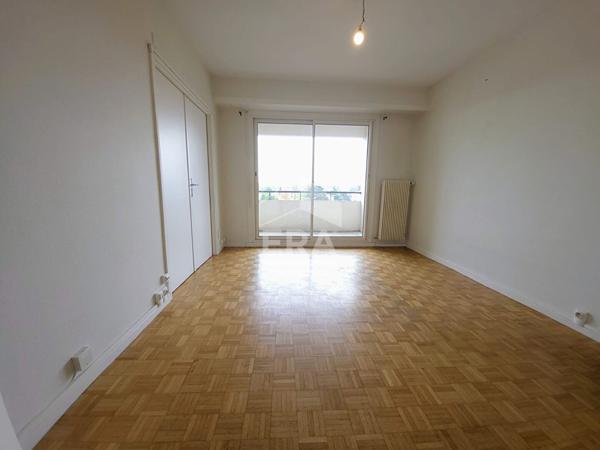 PAU : Charmant T2 dernier étage avec vue imprenable