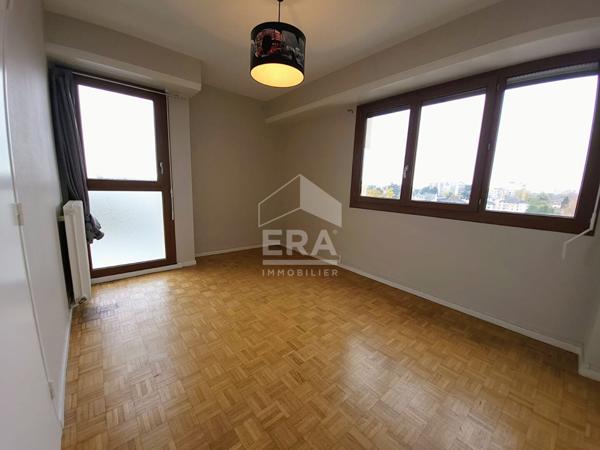 PAU : Charmant T2 dernier étage avec vue imprenable