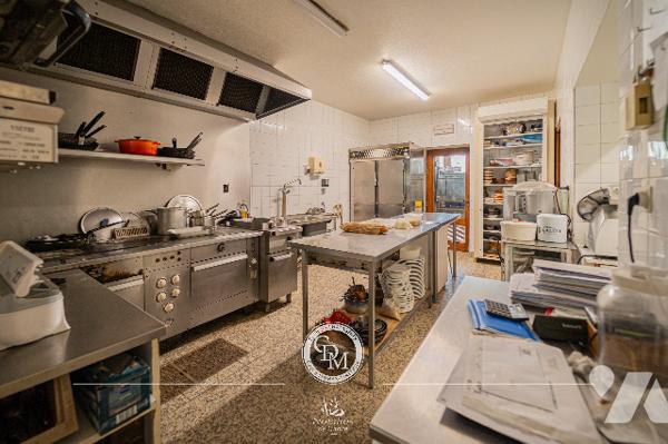 HÔTEL/RESTAURANT - CLARAFOND-ARCINE - environ 371 m²