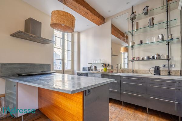 Bordeaux Saint Paul - T4 immeuble pierre au charme de l'ancien.