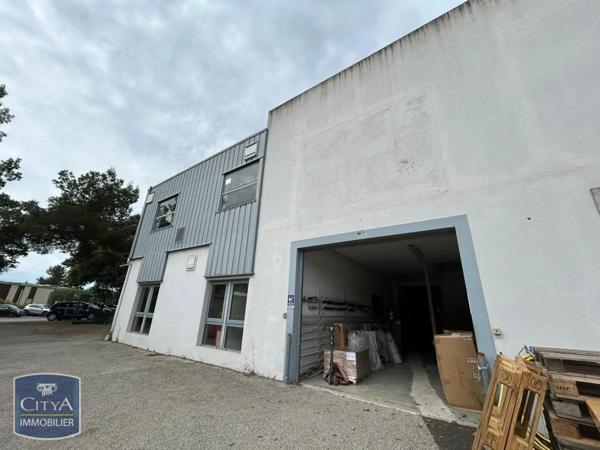 Location local commercial 560m²
