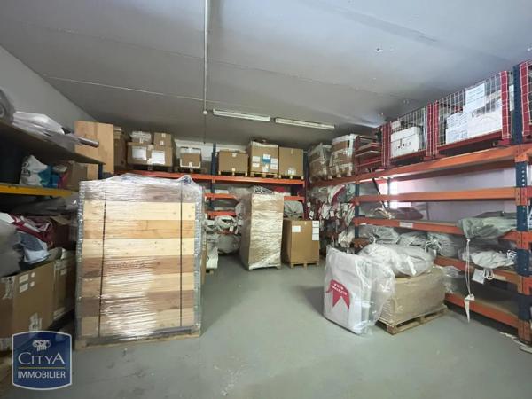 Location local commercial 560m²