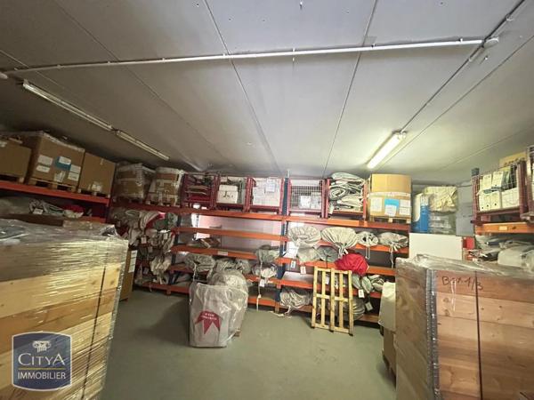 Location local commercial 560m²