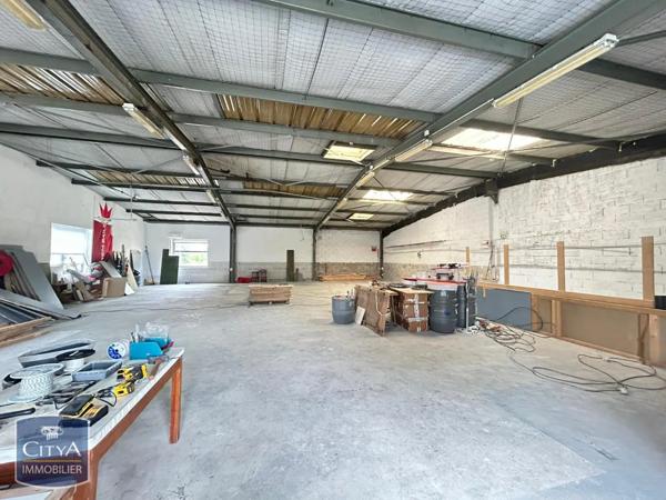 Location local commercial 560m²